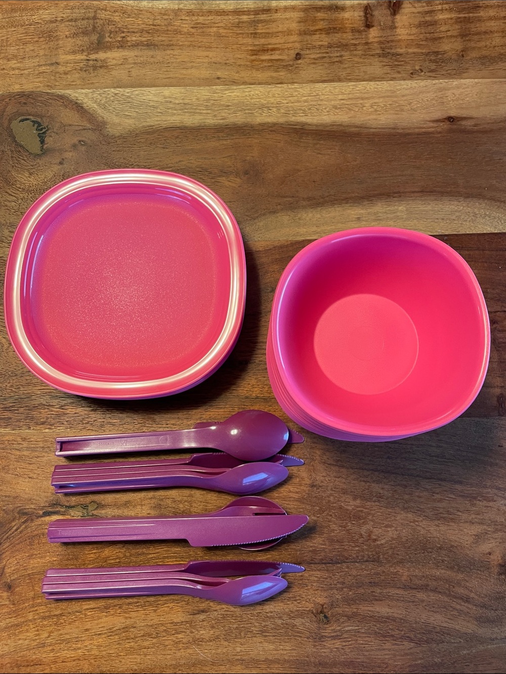 Tupperware Luncheon Plates, bowls and Locking utensils